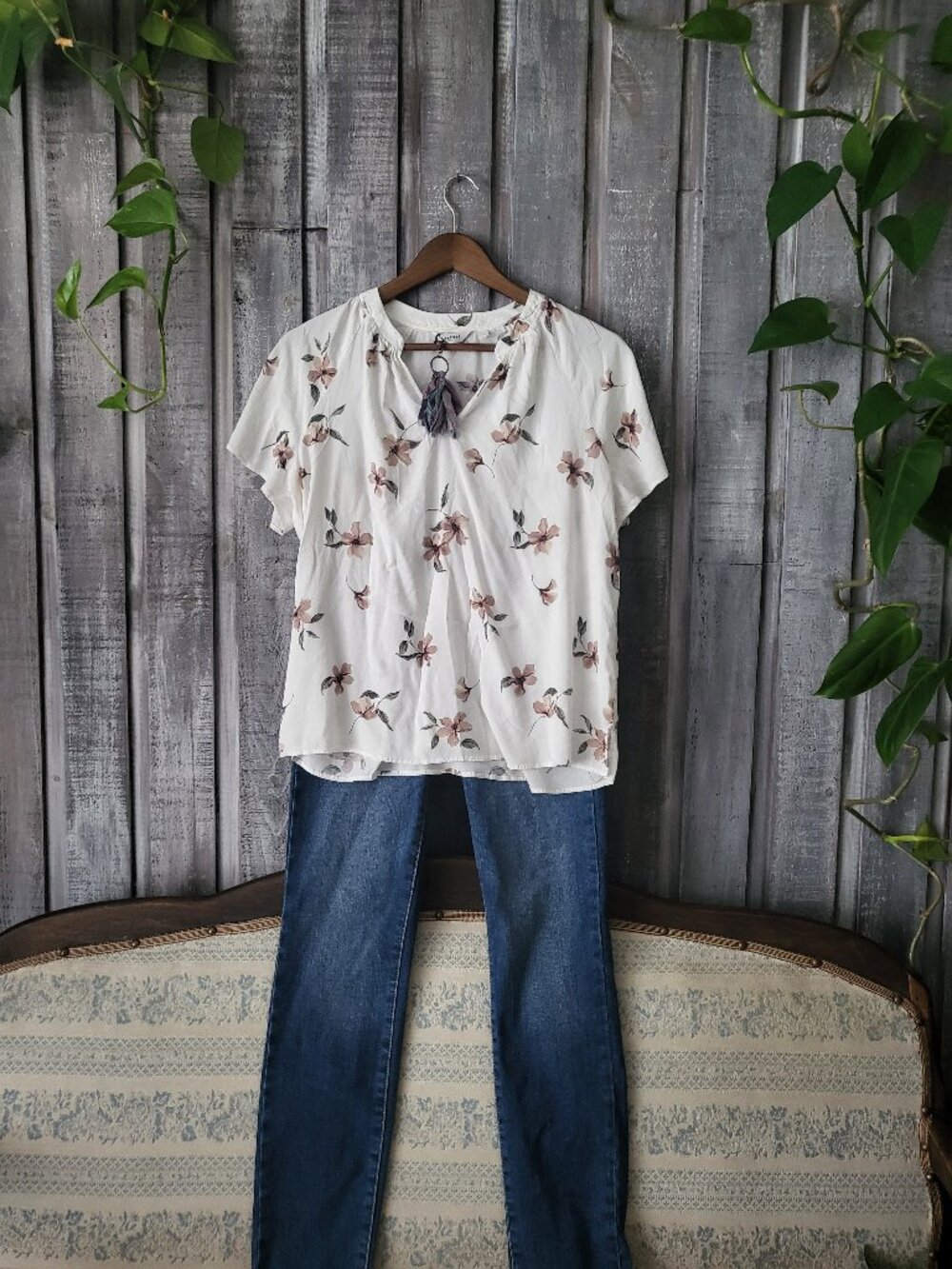 3 Pc Bundle Jordache Size 4 Skinny Jeans Reitmans Floral Blouse Silk Bag Charm